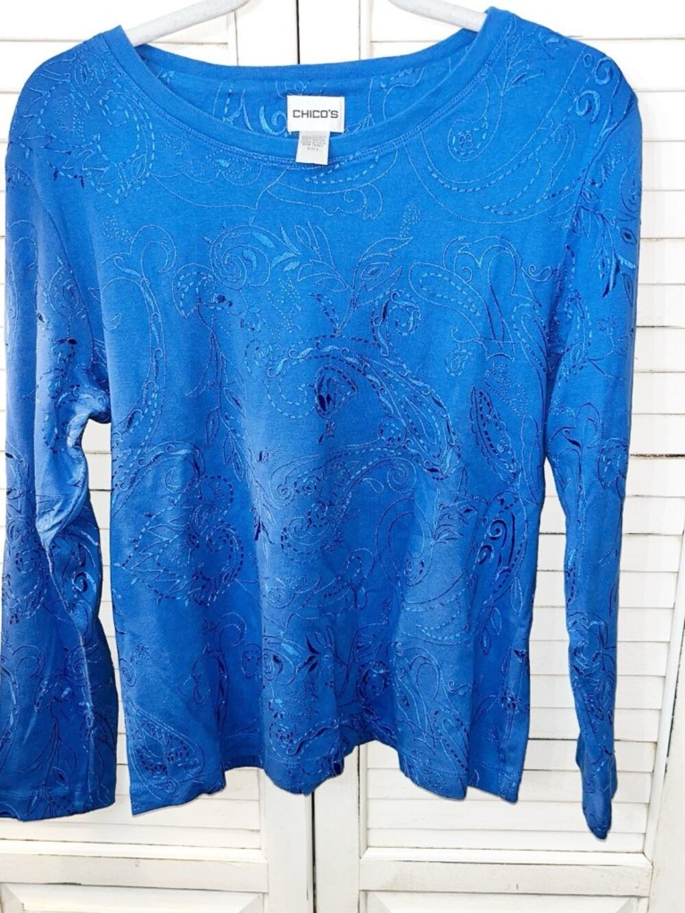 Chico's Jemma Long Sleeve Top in Vibrant Blue Embroidered Floral Size 2/ Large
